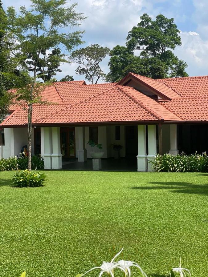 Villa Crystals Malabe Exterior photo