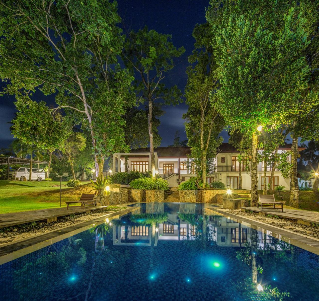 Villa Crystals Malabe Exterior photo